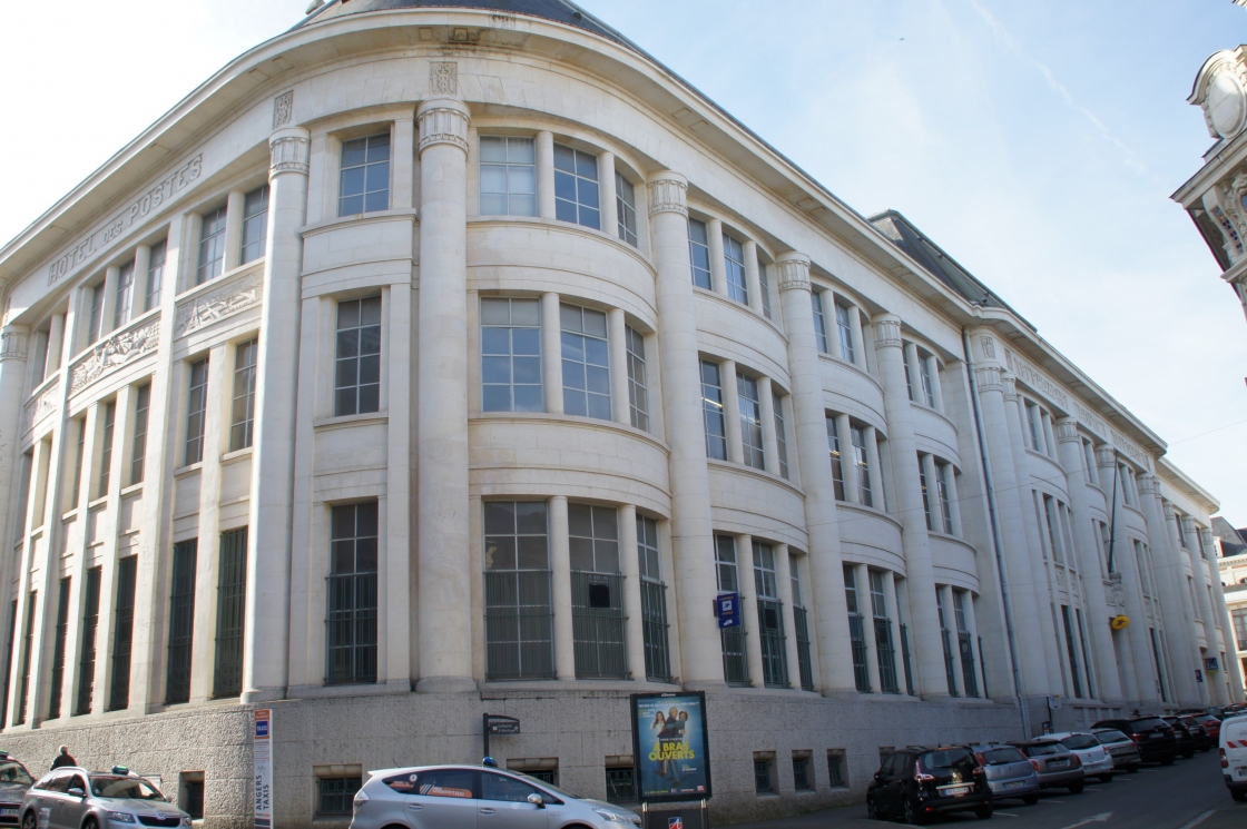 Photo extérieure du bâtiment de La Poste Centrale d'Angers (49)