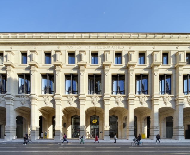 Photo de la façade de La Poste du Louvre