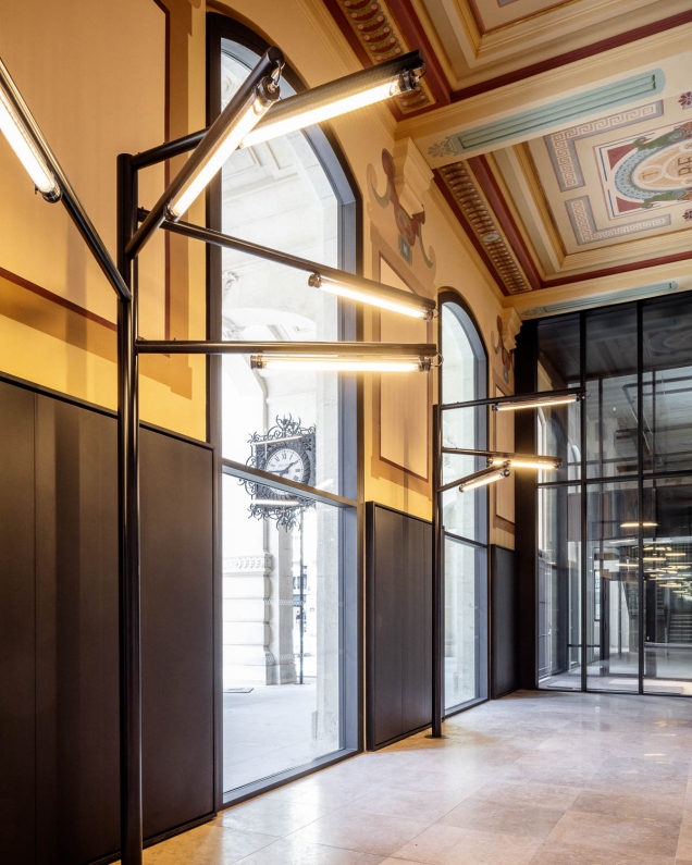 La Poste du Louvre - Entrée principale et luminaires
