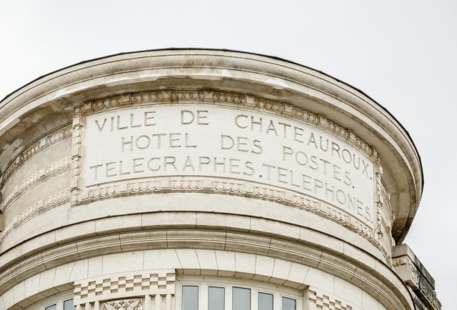 Fronton de l'Hôtel des Postes de Châteauroux