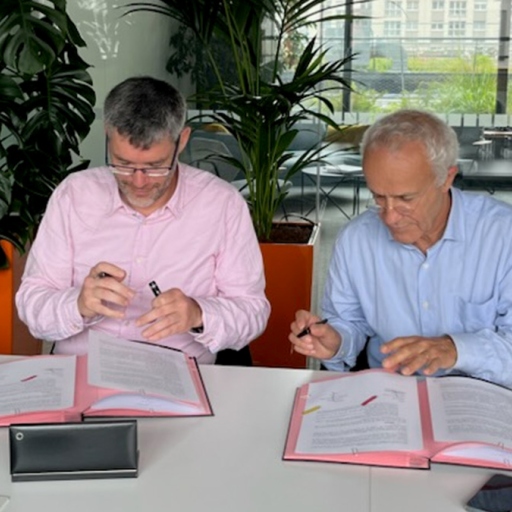 Signature accord entre La Poste Immobilier et Sequndo