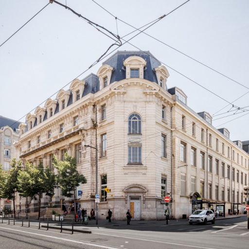 Vue de la façade de la Grand Poste de Saint-Etienne